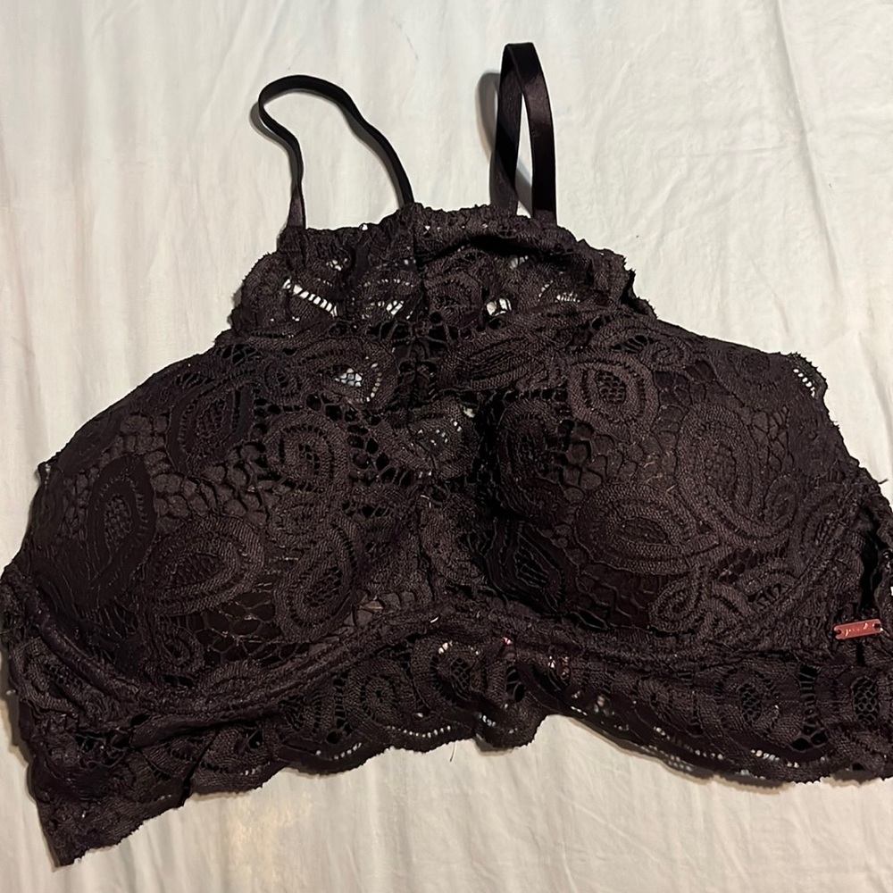 Black bralette paired great with jeans/shorts or skirts and a jacket!